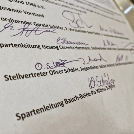 Unterschriften des Vorstands zur Spendenaktion